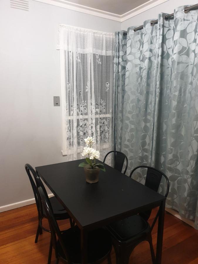 Homestay Near Dandenong Plaza Экстерьер фото