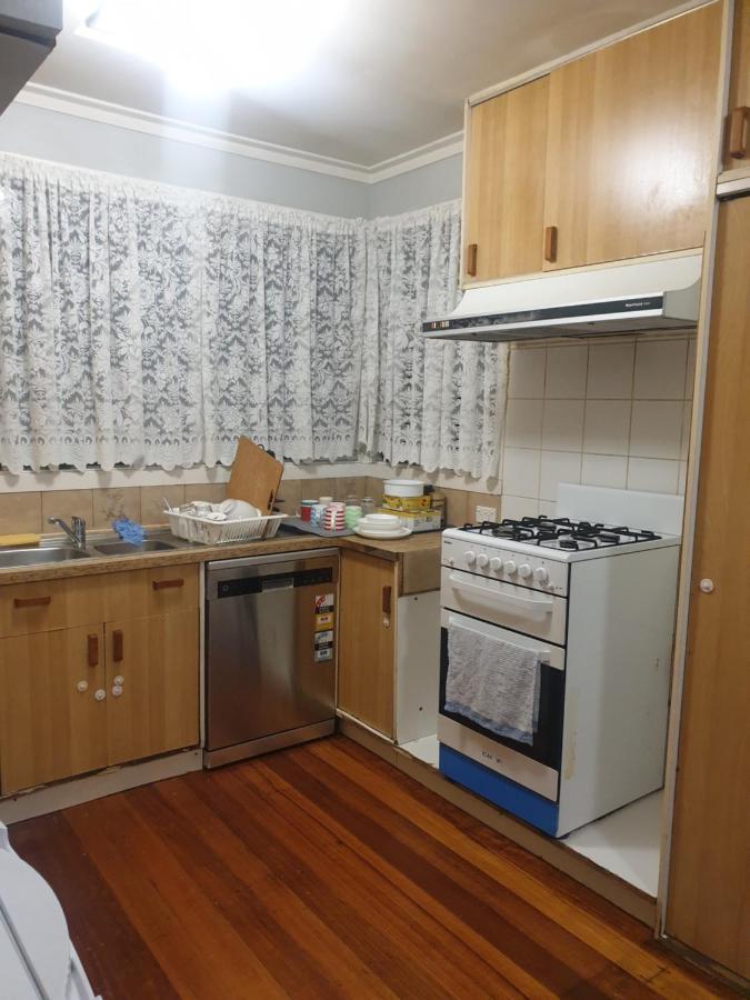 Homestay Near Dandenong Plaza Экстерьер фото