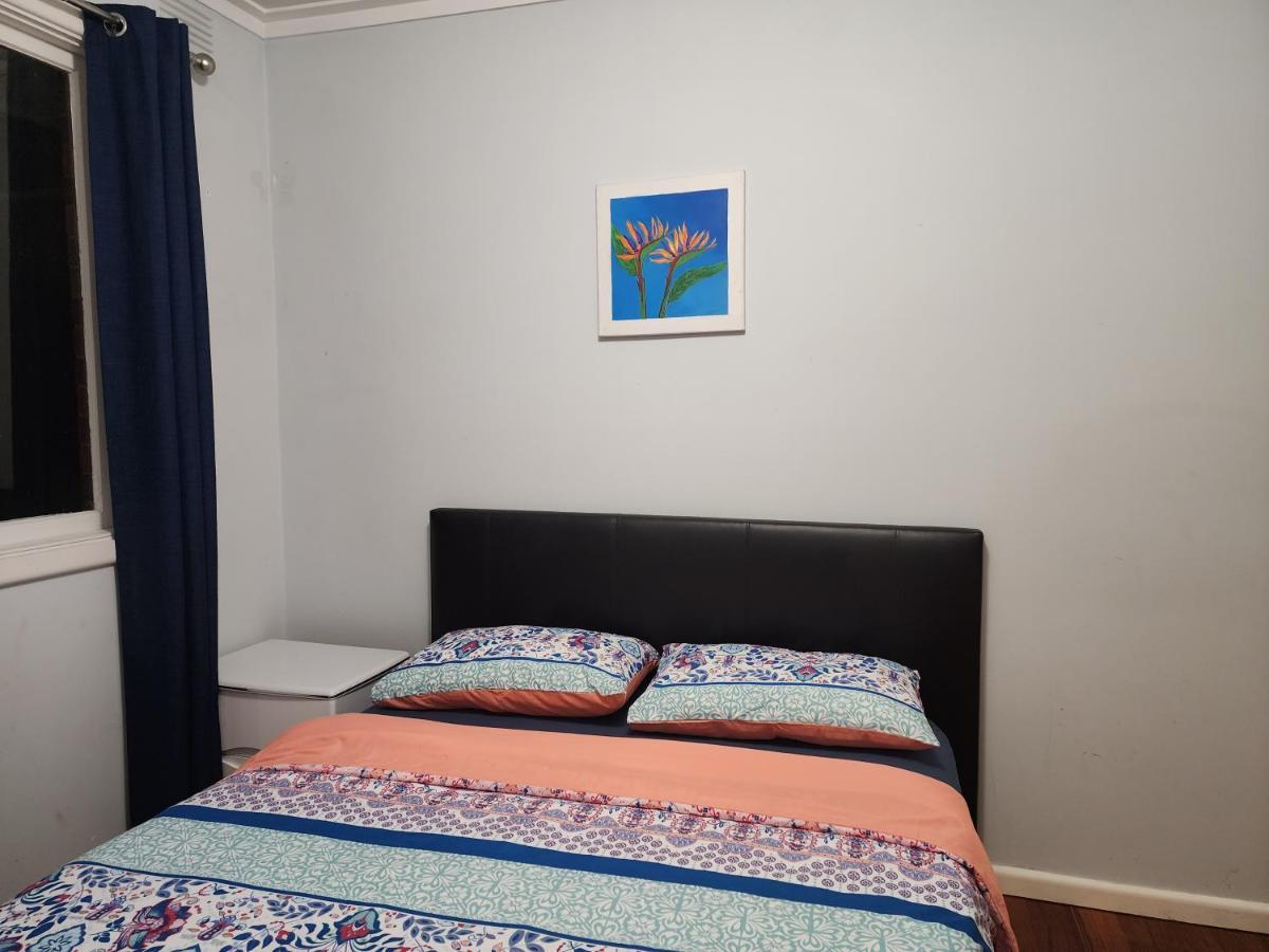 Homestay Near Dandenong Plaza Экстерьер фото